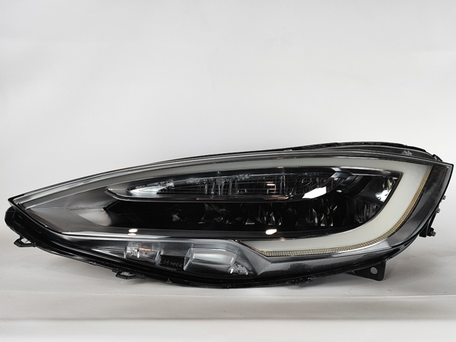 Фара Tesla 105357000B