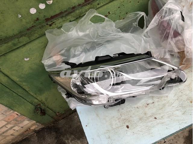 Фара права 8113033881 Toyota