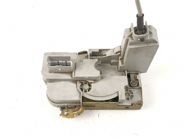 Замок передніх пасажирських дверей Peugeot/Citroen 9136L2 ціна, від 74.79 USD