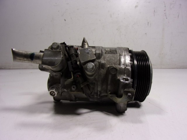 Купити LR147876 Land Rover 