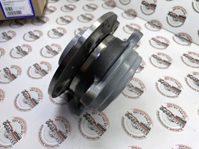 Купити 32370046 Volvo Маточини передніх коліс
