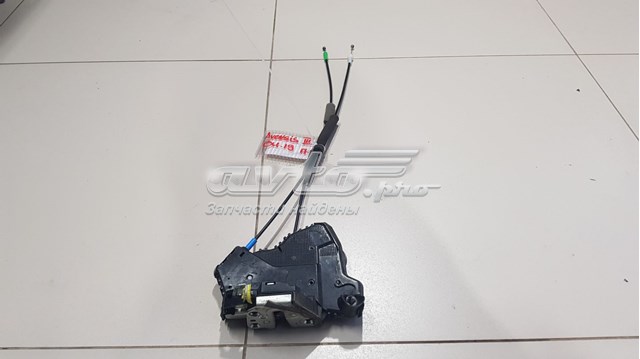 Замок дверей водія Toyota Auris UKP