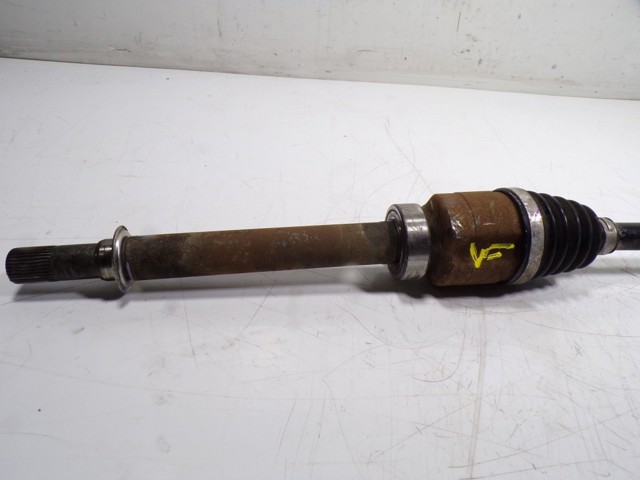 Піввісь права 391001665R Renault (RVI)