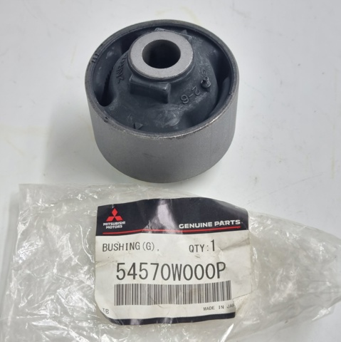 54570W000P Mitsubishi Сайлентблок переднього нижнього важеля