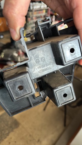 42766661 General Motors Кронштейн бампера заднього, лівий