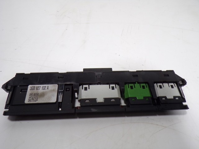 Кнопка включення аварійної сигналізації Volkswagen Passat B8 седан (3G2, CB2) (2014 - 2026) ціна, від 38.01 USD