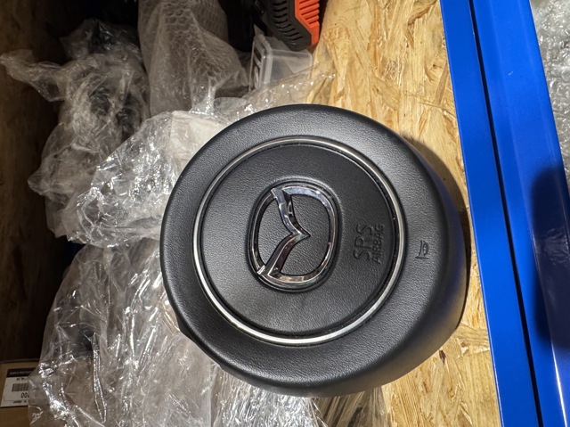 Подушка Айрбег водія Mazda KMV757K0002 ціна, від 944.56 USD