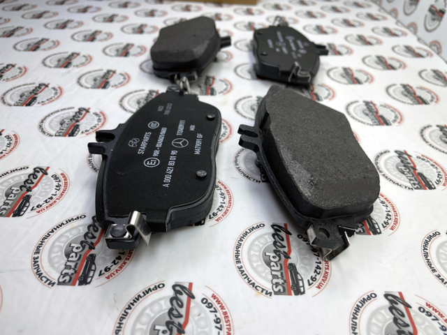 Передні тормозні колодки A000420910490 Mercedes