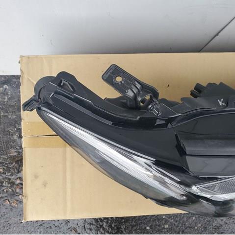 Фара правая Toyota 8114533D71 ціна, від 872.28 USD