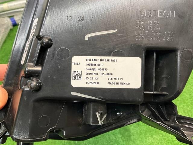 Права протитуманні фари Tesla 100599600D ціна, від 126.69 USD
