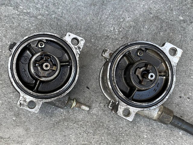 Вакуумний насос 90466264 General Motors