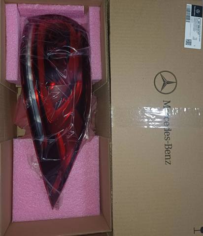 Ліхтар задній правий, зовнішній A1679060707 Mercedes