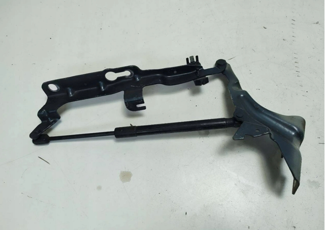 Завіса капота права Volvo 31352879 ціна, від 86.08 USD