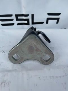 Шарнір передніх лівих дверей Tesla 149749200C