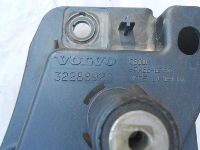 Кронштейн кріплення крила переднього лівого, передній 32288928 Volvo