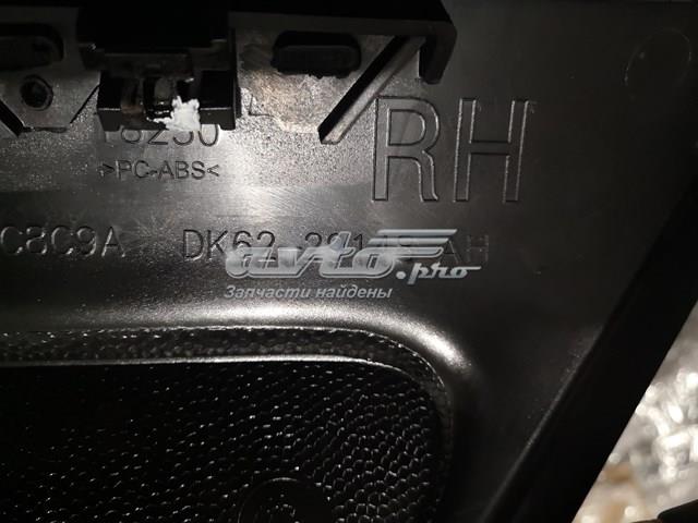 Купити LR102622 Land Rover Накладка стійки кузова зовнішня, задня права