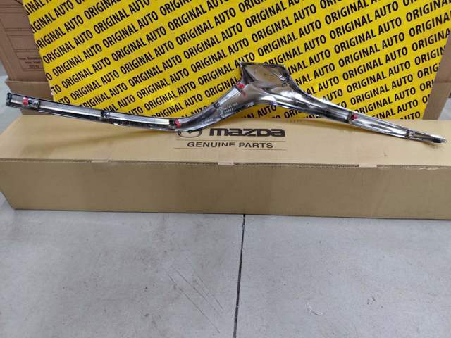 Купити GSH7507J0D Mazda Молдинг решітки радіатора, правий