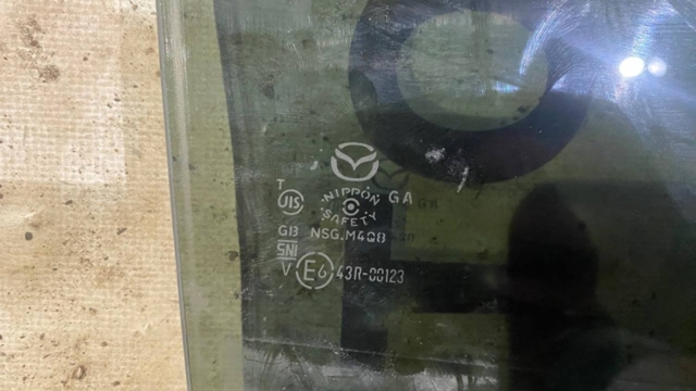 Купити GHK172510C Mazda Скло задніх дверей, правих