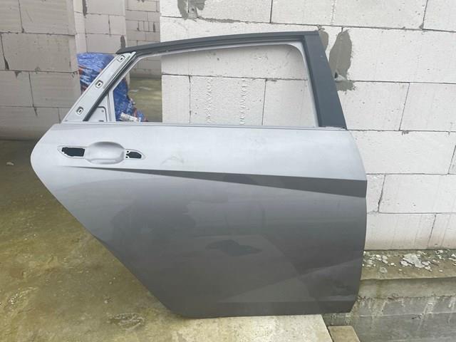 Двері задні, праві 77004AA000 Hyundai/Kia