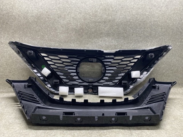 Облицювання радіатора Nissan/Infiniti 623106MR0A ціна, від 12.69 USD