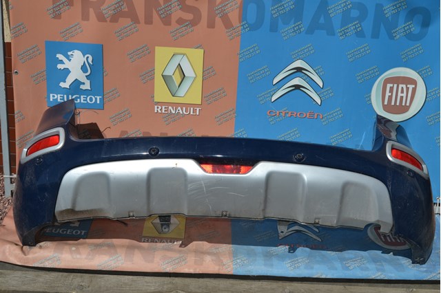Задній бампер 850107456R Renault (RVI)