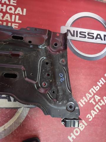 544017619R Nissan/Infiniti Передня балка