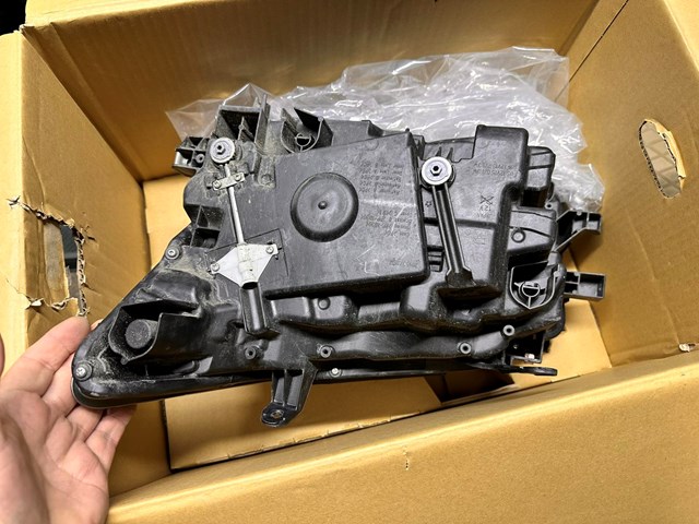 Фара правая Toyota 8114560Q10 ціна, від 1520.00 USD