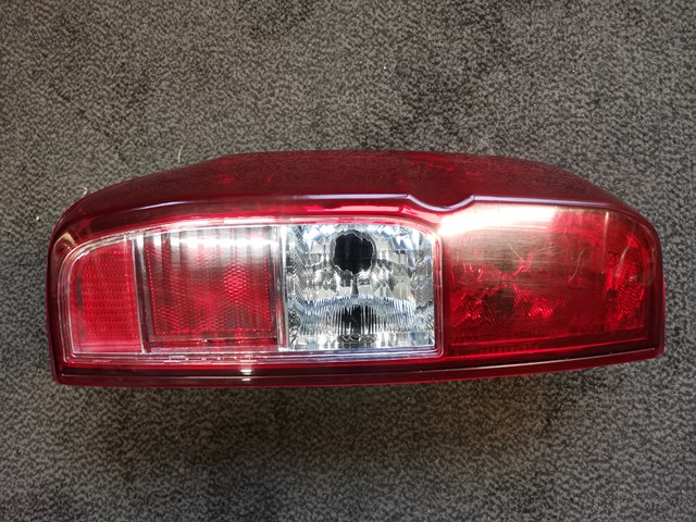 26555EB38B Nissan/Infiniti Задня ліва фара
