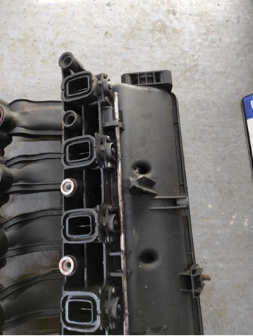2247439 BMW Колектор впускний