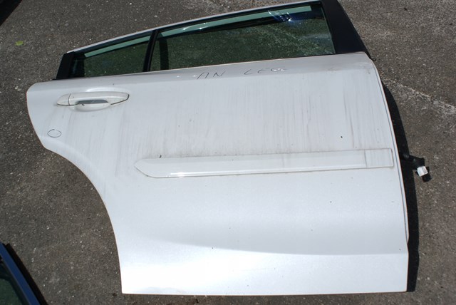 Двері задні, праві 60409AN04A9P Subaru