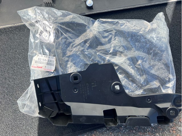 Лівий кронштейн заднього бампера Toyota 5215633020 ціна, від 19.00 USD