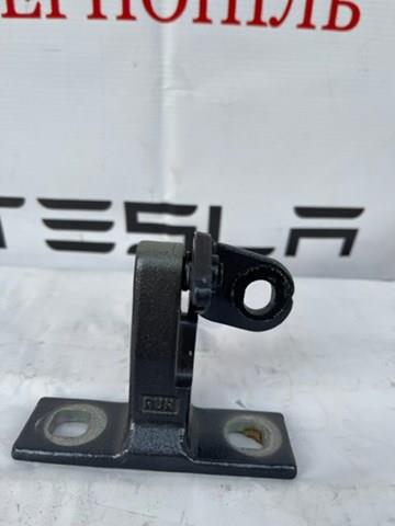 Петля заднтої двері, правої 149749800C Tesla