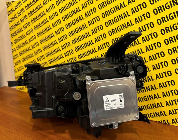 Фара права VA4051030B Mazda