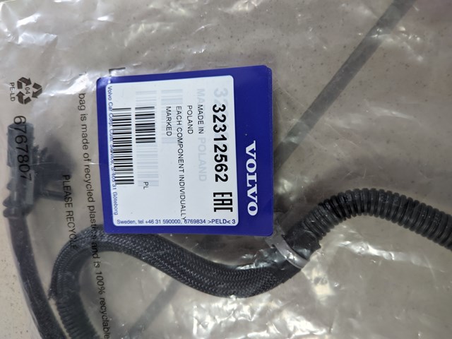 Купити 32242940 Volvo Трубопровід подачі Ad blue