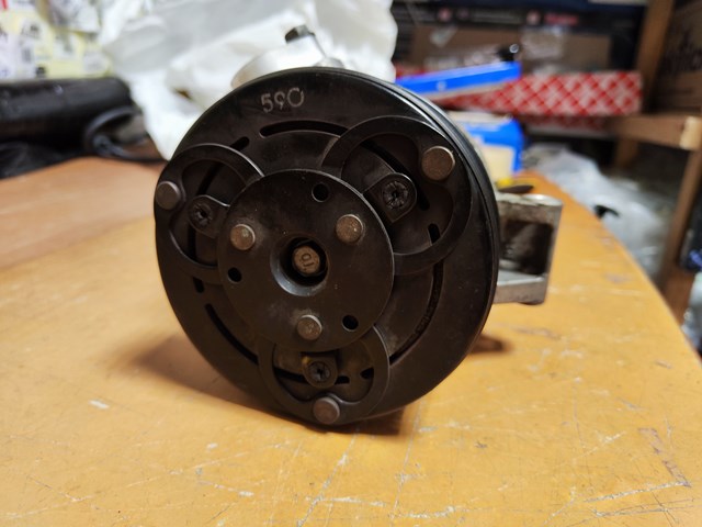 D09W61450 Mazda Компресор холодоагенту