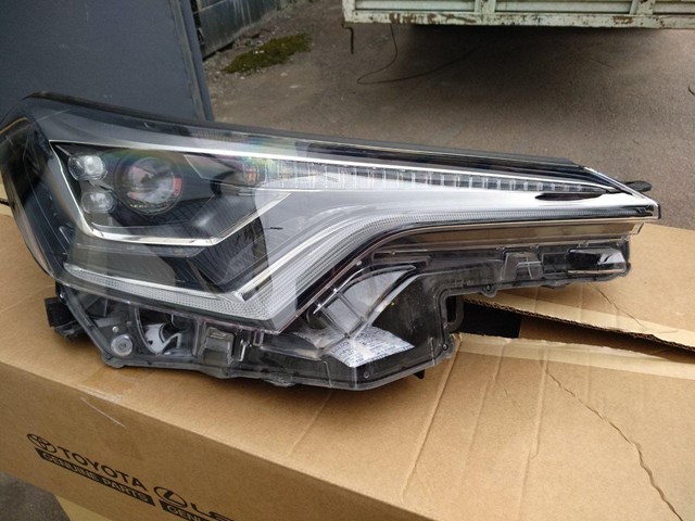 Купити 81130F4070 Toyota Права блок фара
