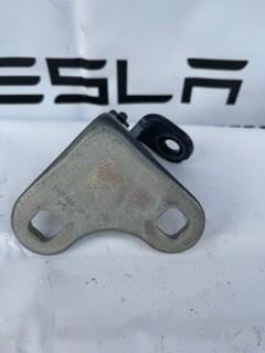 Петля передніх дверей, лівої 149749200C Tesla