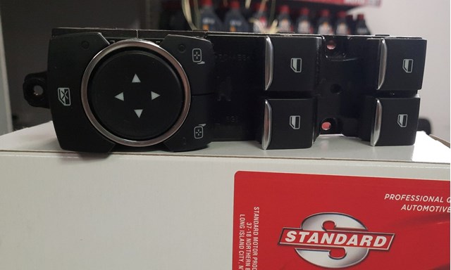 LJ6Z14529BB Ford Кнопки переднього лівого склопід'ємника