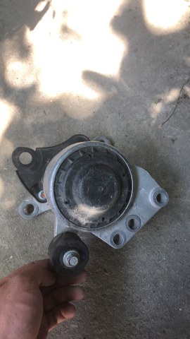 Купити DG936F012DB Ford Подушка (опора) двигуна, права