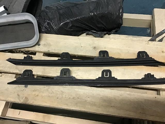 TOYOTA 5312342020 молдинг решітки радіатора, правий Toyota RAV4