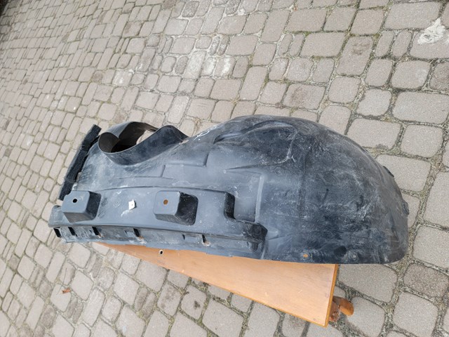 Підкрилок передній правий 32241407 Volvo