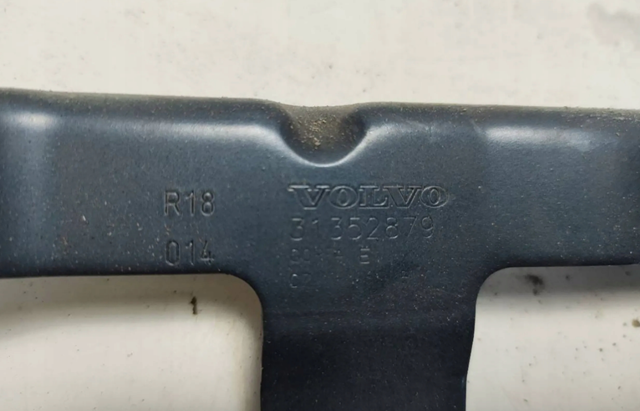 Петля капота, права Volvo 31352879