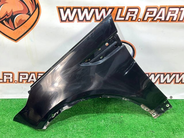 Крило переднє ліве LR080200 Land Rover