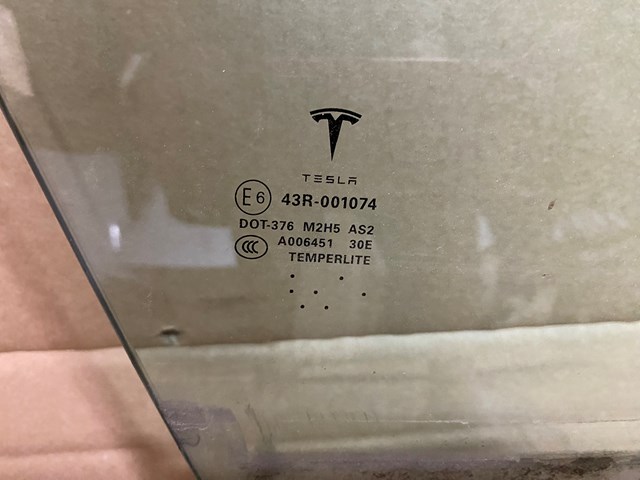  Скло передніх дверей, правою Tesla Model S 