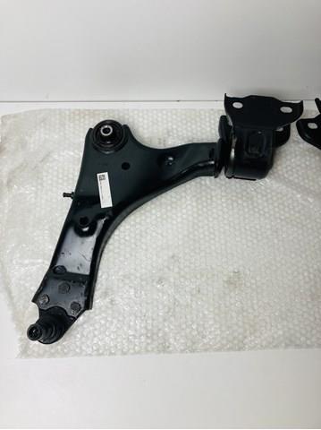 LR086107 Land Rover Важіль передньої підвіски нижній, правий
