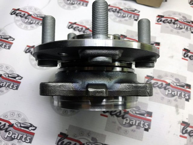 Купити LR122586 Land Rover Маточини передніх коліс