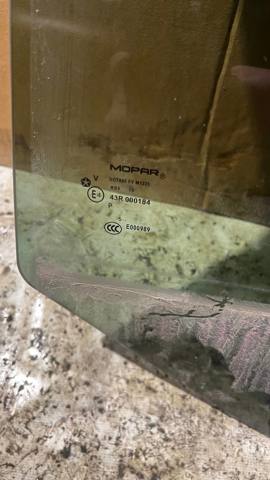 Купити 5155455AB Chrysler Скло задньої двері лівої