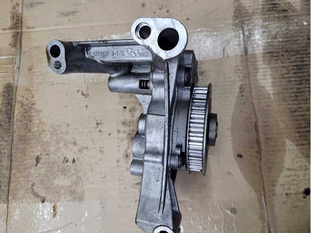 Купити 03L115105C VAG Насос маслозакачуючий