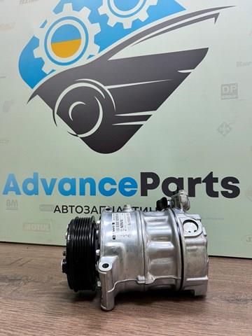 Компресор кондиціонера C2D38695 Jaguar