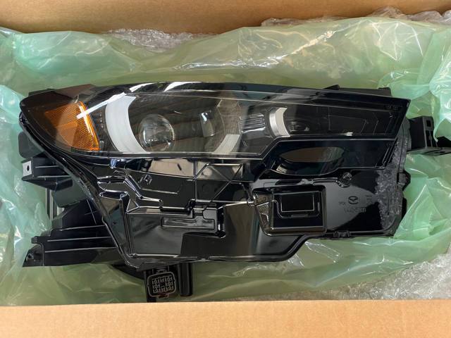 Фара правая Mazda VA4151030C ціна, від 568.98 USD